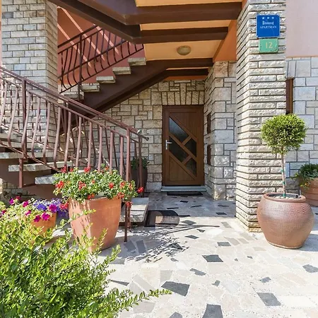 Apartman Lory Pula Exterior photo
