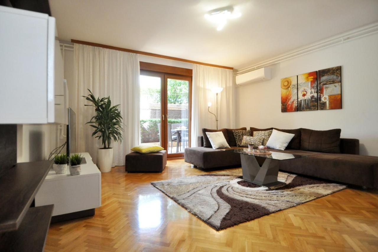Lory Apartment