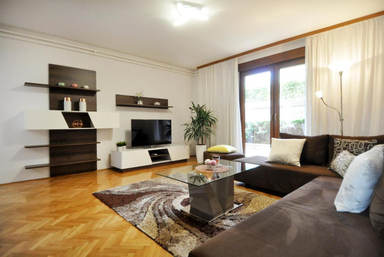 Lory Apartment *