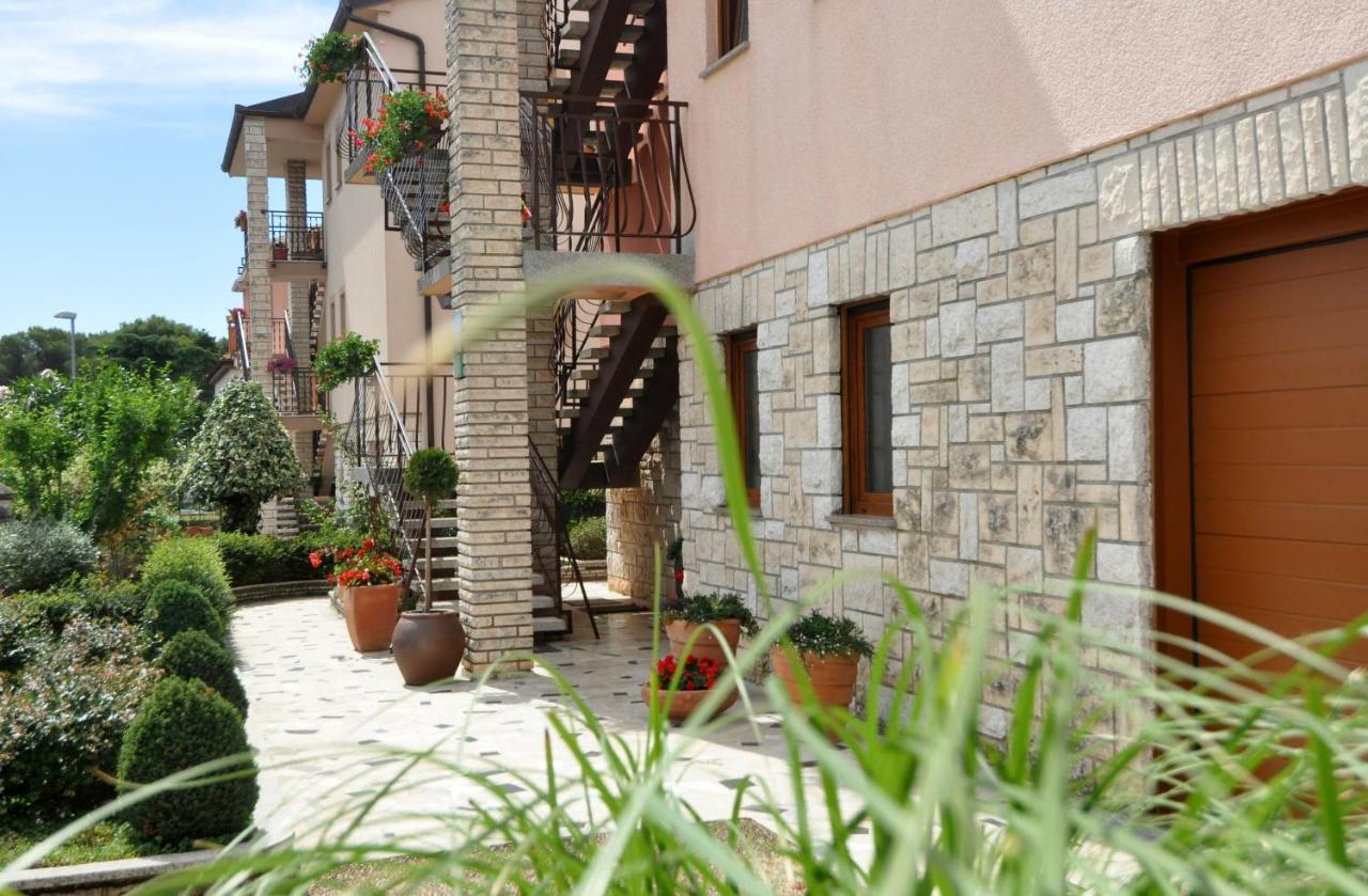 Apartment Lory *