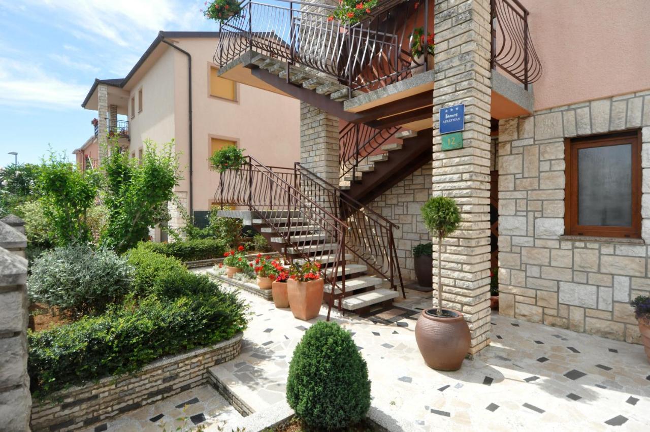 Apartment Lory *